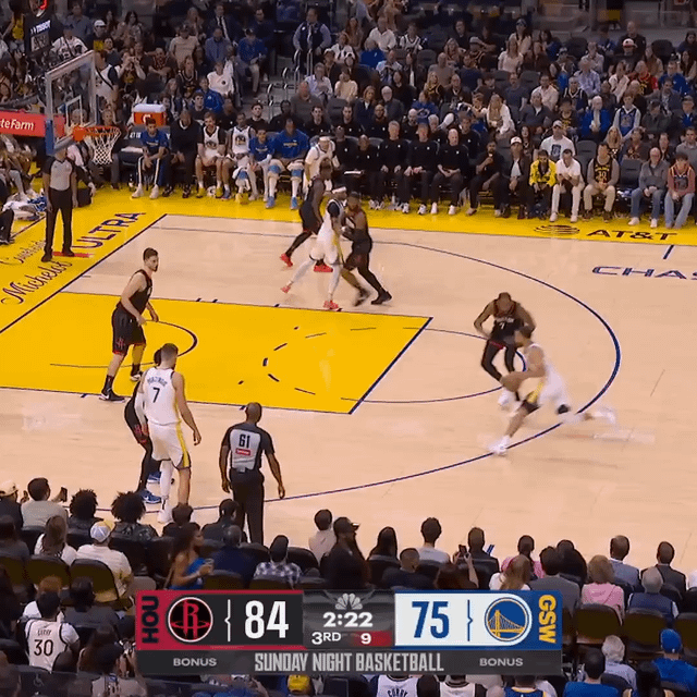 kaiyun-库里把KD晃成&amp;quot;木头人&amp;quot;，2秒完成读心反杀